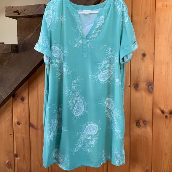 green emerald velvet dress Early 1970s Green Textured 2 Piece Polyester Belted Mini Paisley Shift Dress main image 0